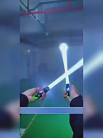 Lanterna LED P50 Zoom Recarregável – Luz Forte com Laser Branco, USB e Gancho para Acampamento e Atividades ao Ar Livre